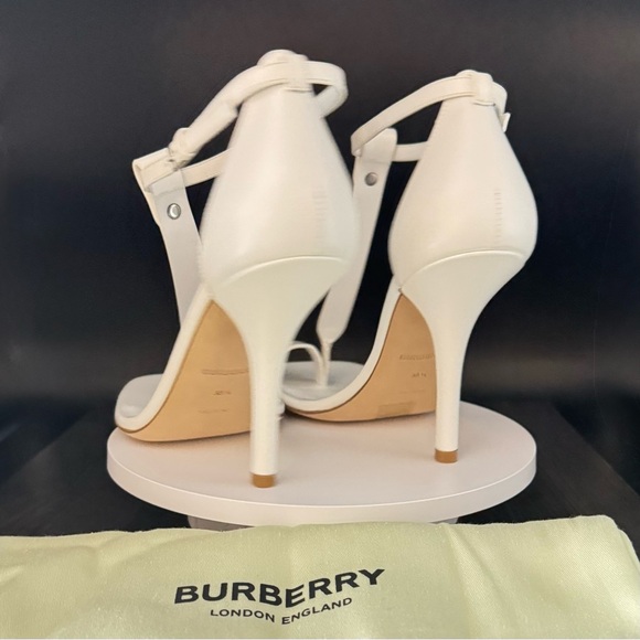 BURBERRY 
Optic White Stephanie Pumps 
EU38.5 - Picture 8 of 12
